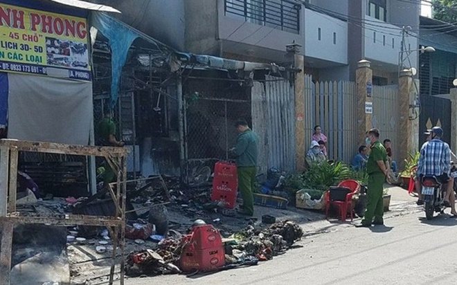 Cháy tiệm tạp hóa lúc rạng sáng, hai bà cháu kịp thời bung cửa tháo chạy qua 'biển lửa'