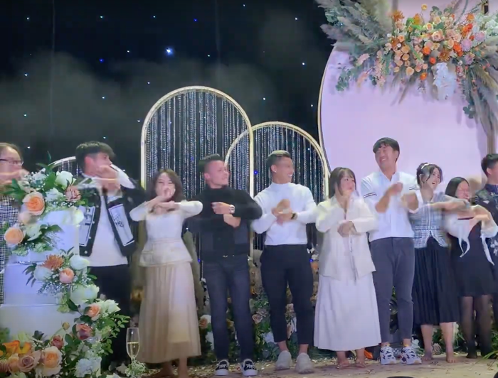 Dàn cầu thủ quẩy cực sung trong đám cưới Bùi Tiến Dũng, Quang Hải - Xuân Trường suýt ngã nhào