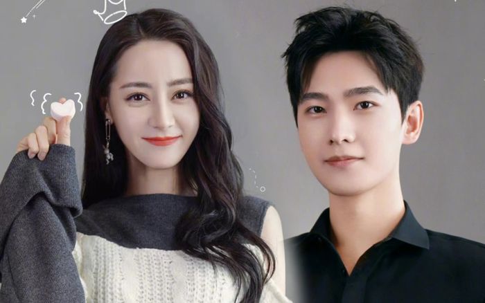 Dương Dương tươi cười rạng rỡ, nắm tay Địch Lệ Nhiệt Ba trong ngày phim đóng máy