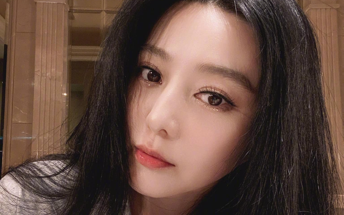 Sự trái ngược trong cách phối đồ của Phạm Băng Băng: Đeo nhẫn 12 tỷ nhưng mặc áo chỉ 700 ngàn đồng