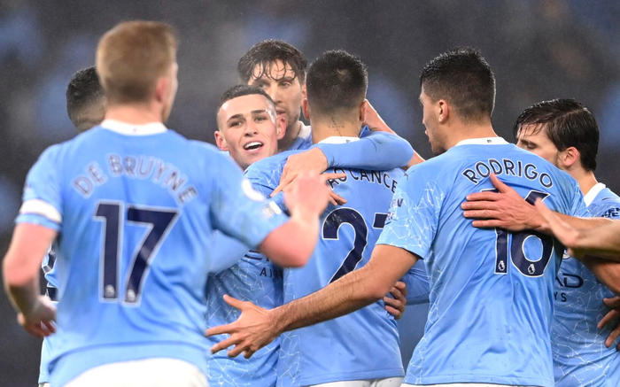 Man City phả hơi nóng vào Man Utd và Liverpool