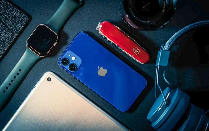 Loạt iPhone, đồng hồ Apple Watch giảm giá sâu dịp cận Tết