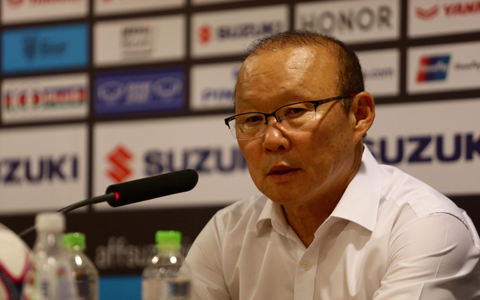 Đội bóng Thái Lan 'dọa' kiện thủ môn Đặng Văn Lâm: HLV Park Hang Seo có lo?