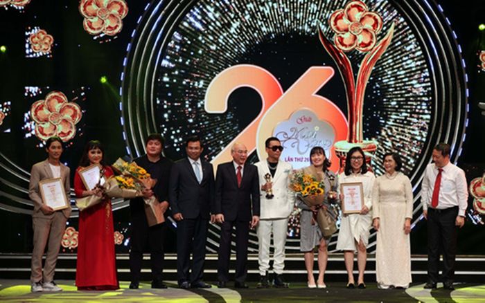 Nhặt sạn 'Mai Vàng 2020': MC cung cấp sai thông tin, giải quan trọng lại bị bỏ qua chóng vánh