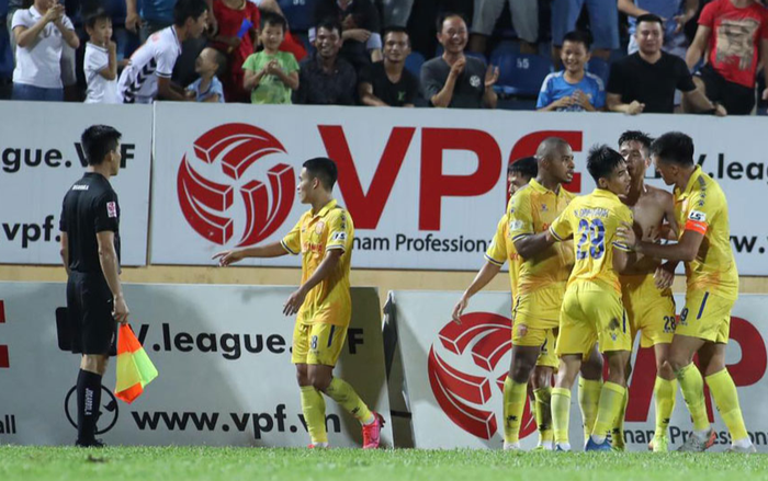 Mở màn V.League 2021 đụng Hà Nội FC, Nam Định có sợ trọng tài 'đè'?