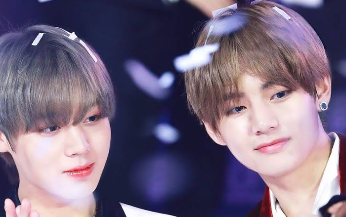 5 khoảnh khắc cực tình cảm giữa BTS và nghệ sĩ đàn em