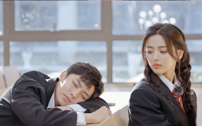 Quan Hiểu Đồng bị dân mạng réo tên khi Dương Siêu Việt - Hầu Minh Hạo đóng cảnh hôn