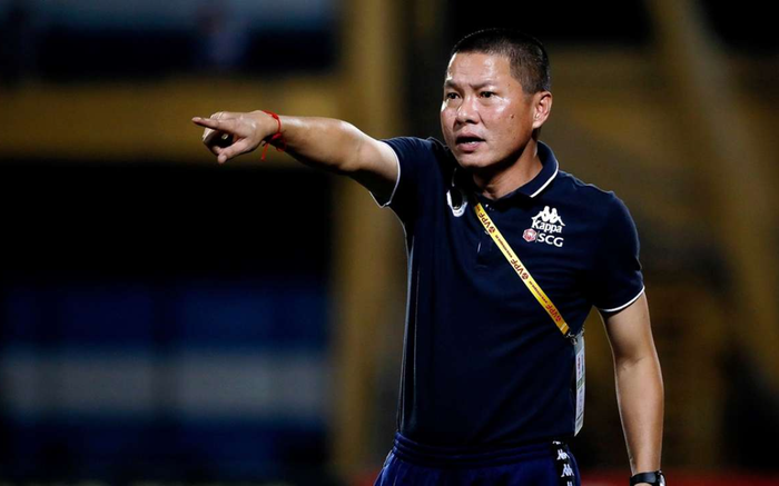 HLV Chu Đình Nghiêm tố Nam Định cố tình làm xấu mặt sân Thiên Trường