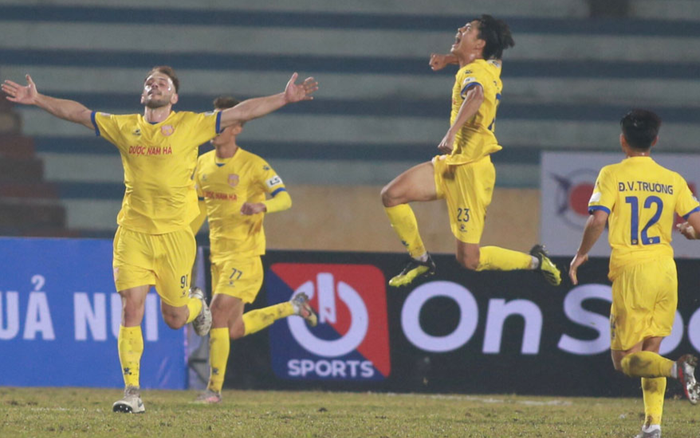 Hà Nội FC thua xấu hổ trước Nam Định: Bầu Hiển có buồn?