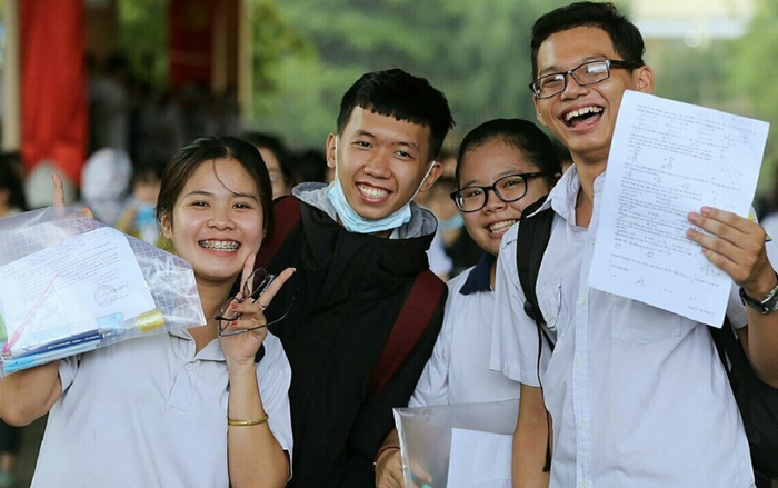 Một Đại học ở TP.HCM thưởng 15 triệu đồng cho sinh viên đạt điểm IELTS, TOEFL cao