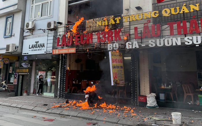 Cháy lớn ở nhà hàng lẩu 5 tầng trên phố Thượng Đình, nhiều tài sản bị thiêu rụi