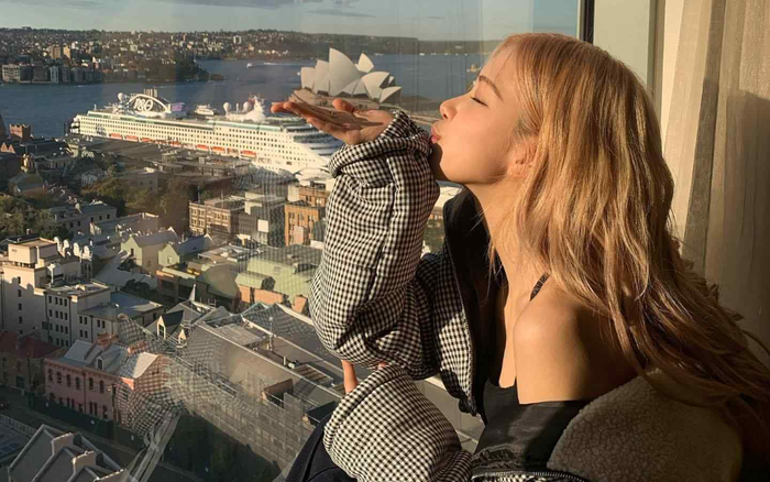 Loạt ảnh được cho là hậu trường MV solo của Rosé (BlackPink)