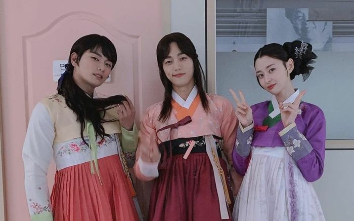 Phim 'Secret Royal Inspector' của Kim Myung Soo và Nara vượt mốc rating 10%