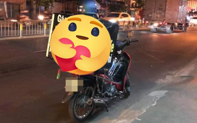 Tài xế gắn chiếc hộp lạ sau xe, dòng chữ in bên trên khiến nhiều người ấm lòng