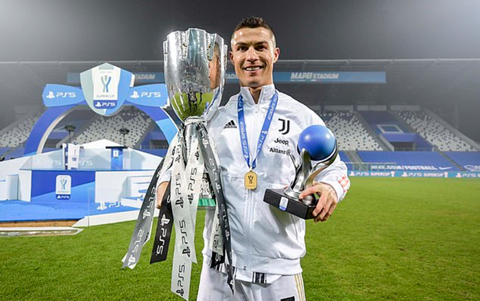 Ronaldo trở thành chân sút vĩ đại nhất lịch sử