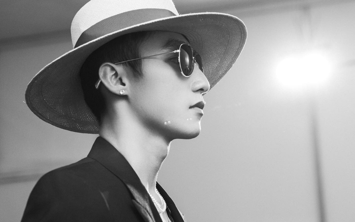 Netizen tràn vào trang cá nhân của Sơn Tùng: 'Người con gái gắn bó cùng anh đang bị tổn thương kìa'