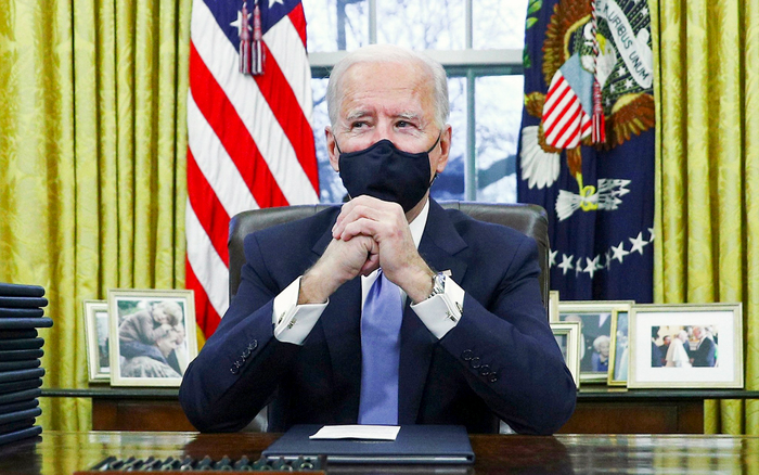 Vừa nhậm chức, ông Biden đã loại bỏ ngay nút bấm này trên bàn làm việc của ông Trump