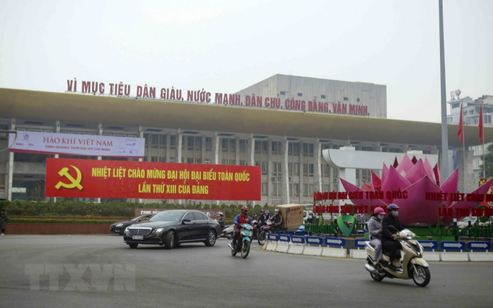 Thủ đô Hà Nội rực rỡ cờ hoa chào mừng Đại hội XIII của Đảng