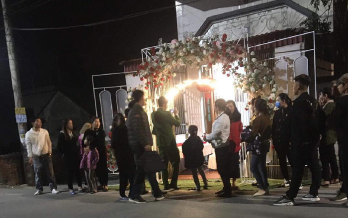 Đến đám cưới chơi, bạn cô dâu lẻn vào phòng riêng 'cuỗm' luôn cặp nhẫn cưới và hơn 1 cây vàng