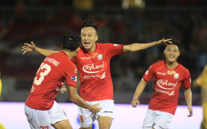 Lee Nguyễn ra mắt, CLB TPHCM thắng đậm Hà Tĩnh!