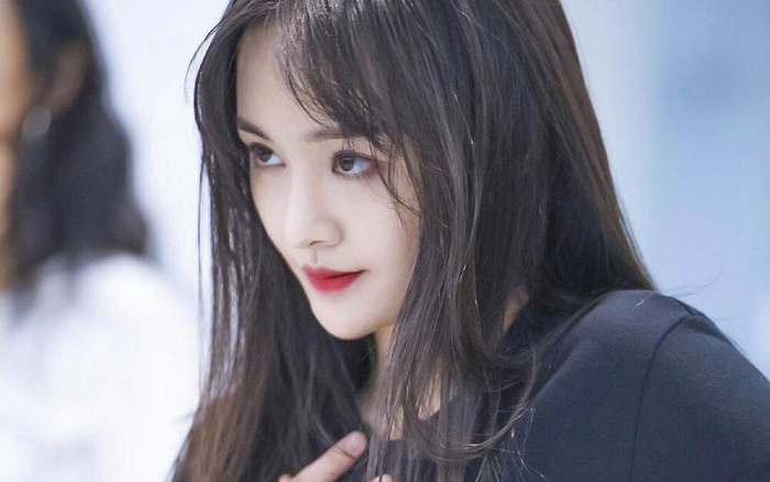 Đạo diễn nổi tiếng cho rằng Trịnh Sảng vẫn còn cơ hội để trở lại: 'Do cô ấy quá ngây thơ nên dễ bị lừa'