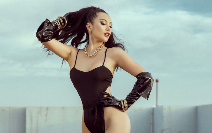 Yaya Trương Nhi diện bikini nóng bỏng, chia sẻ quan điểm về cách hành xử văn minh sau chia tay