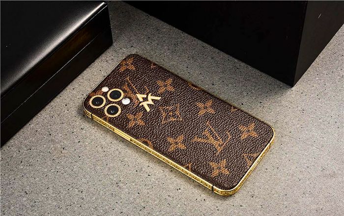 iPhone 12 mạ vàng, bọc da Louis Vuitton có giá hơn trăm triệu khiến nhiều người mê mệt