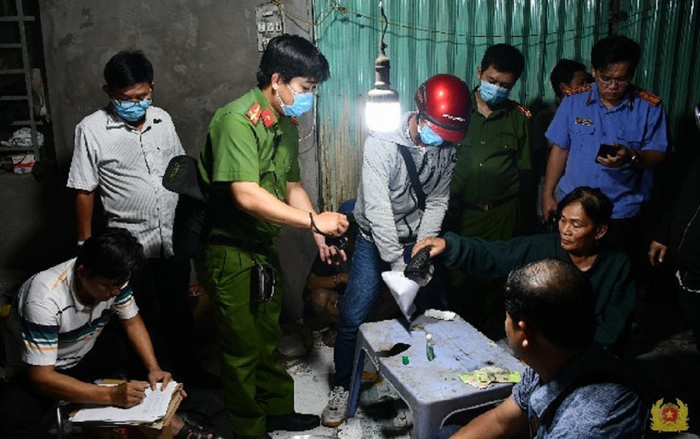 'Bà trùm' 61 tuổi cầm đầu đường dây ma túy lớn nhất tỉnh Tiền Giang