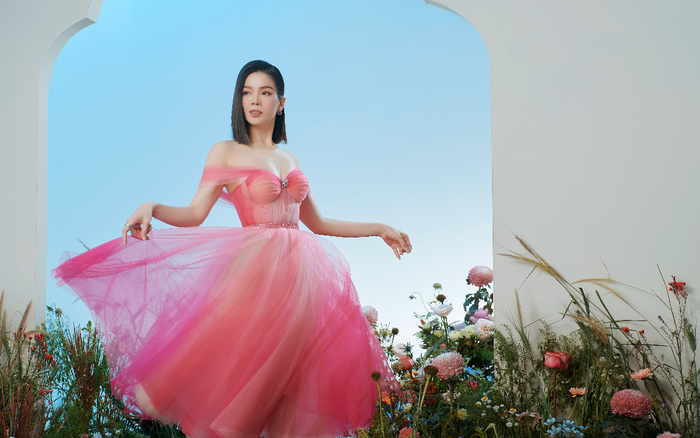 Lệ Quyên khoe thềm ngực căng tràn, quyến rũ bội phần sau khi công khai 'tình trẻ'