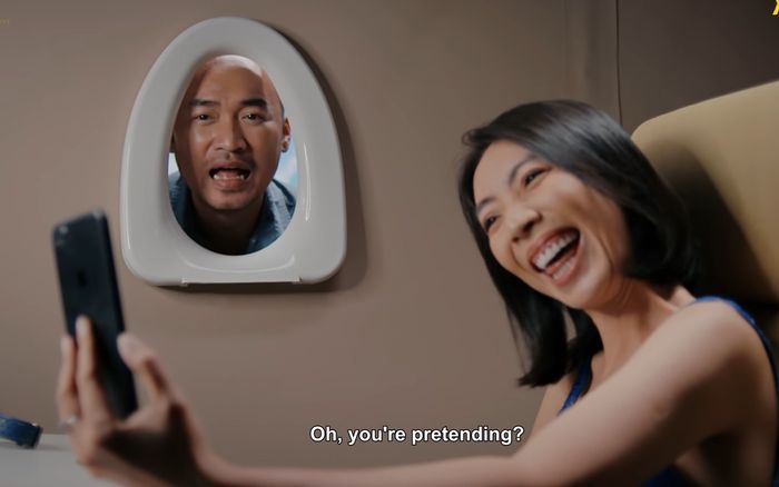 Thu Trang livestream bán hàng online, bị Tiến Luật bóc mẽ ngồi máy bay 'giả trân'