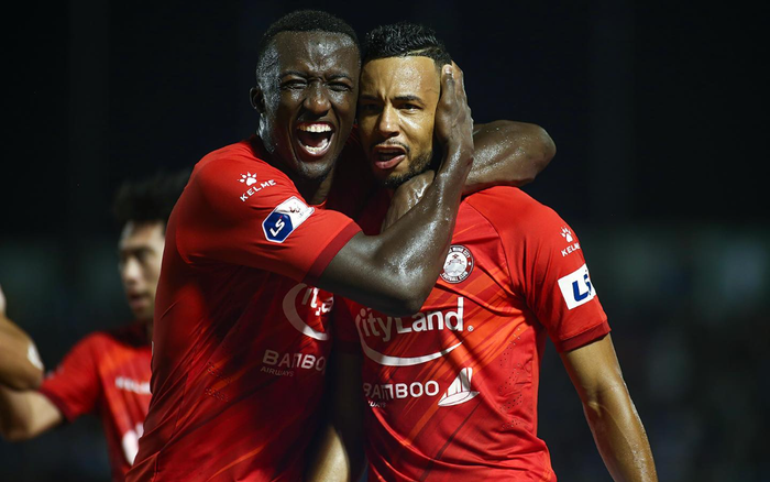 CLB TPHCM thanh lí ngoại binh được bầu Đức hỏi mua!