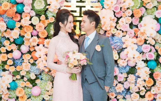 Trước thềm đám cưới 'tiền tỉ', biệt thự nhà Primmy Trương và Phan Thành đã phủ kín hoa tươi