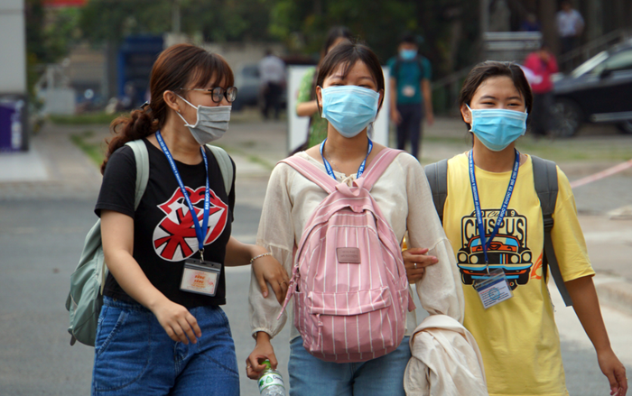 Dịch Covid- 19 bùng phát trở lại, nhiều trường đại học hoãn thi, cho sinh viên nghỉ Tết sớm