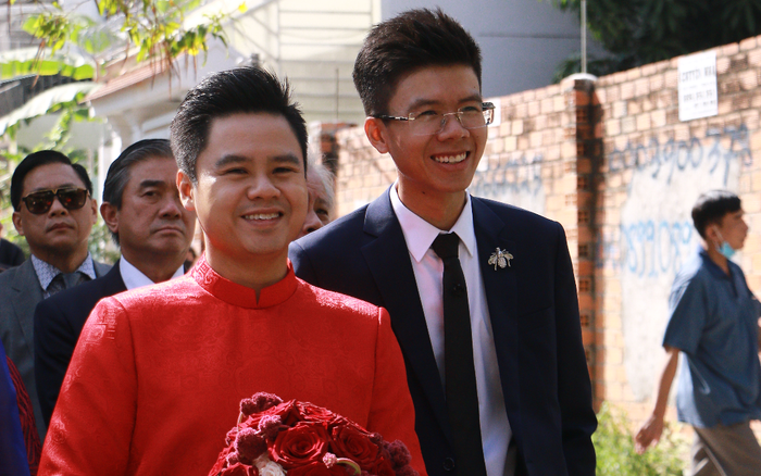Rich kid Phan Hoàng xuất hiện lẻ loi trong ngày cưới anh trai