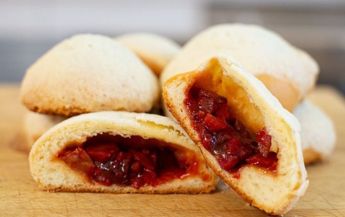 Khách tá hỏa phát hiện thạch sùng dài 4 cm trong nhân bánh bao