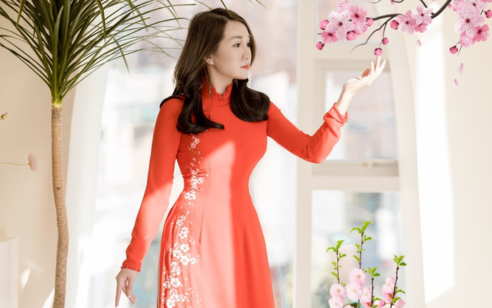 Á hậu Doanh nhân Lee YuJin thả dáng eo thon trong tà áo dài truyền thống đón xuân Tân Sửu 2021