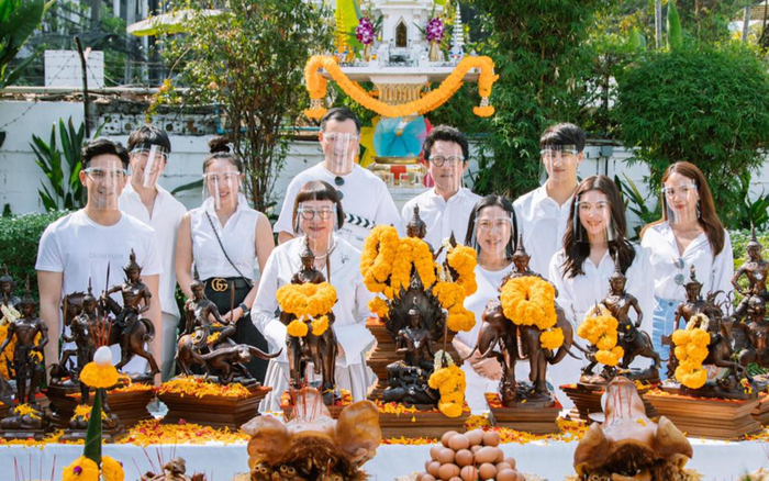 Lễ khai máy phim điện ảnh 'Buppe Sannivas 2': Pope-Bella là điểm nhấn nhưng còn 2 trai đẹp khác nữa đấy!