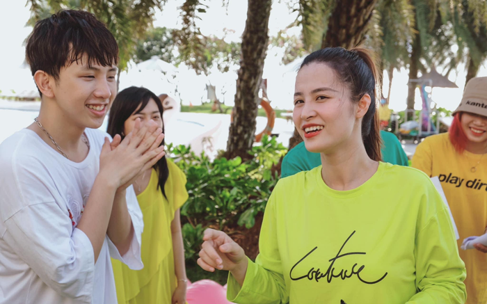 Chuyến đi công ty Ông Cao Thắng dịp cuối năm: Mẹ bỉm sữa Đông Nhi bồng bế con, nhân viên xoã hết cỡ