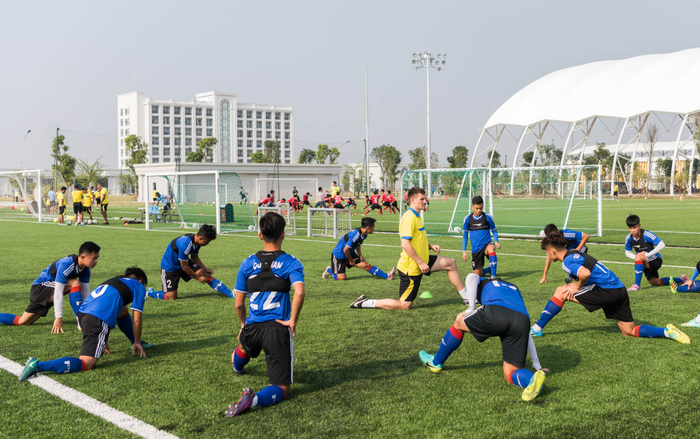 Vingroup tặng trung tâm PVF cho tập đoàn giáo dục Văn Lang