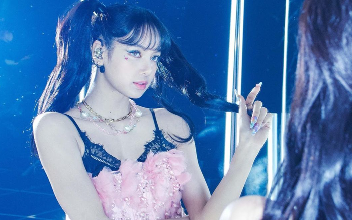 Lisa (BlackPink) hóa thủy thủ mặt trăng, khoe nhan sắc cực đỉnh