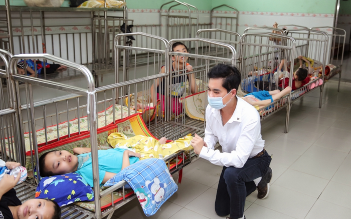 Ngọc Sơn: 'Hạnh phúc của tôi là đi giúp đỡ người khác'