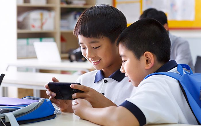 Bộ Giáo dục Trung Quốc cấm học sinh đem điện thoại vào trường học