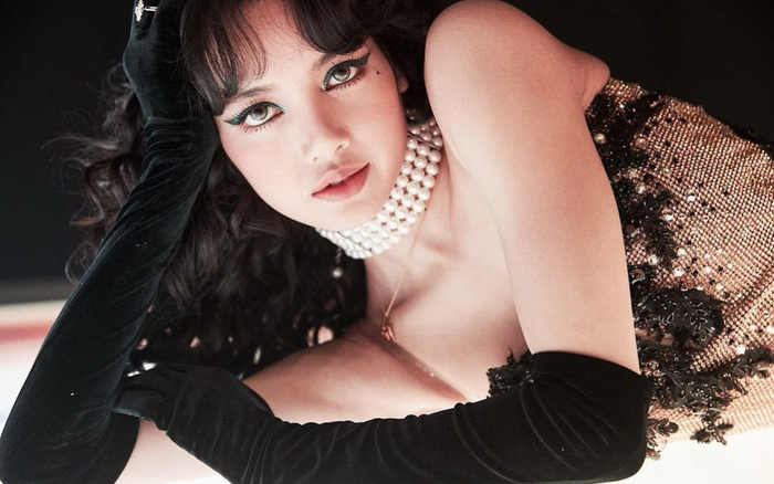 Lisa (BlackPink) hóa Doja Cat, lột xác với trang phục cực gợi cảm