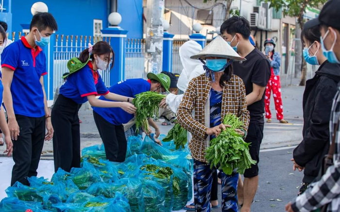 Những hình ảnh khiến nhiều người ấm lòng tại khu cách ly ĐH Thủ Dầu Một