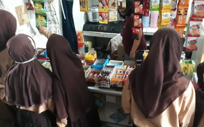 3 nữ sinh đầu độc bạn cùng lớp vì ghen tị điểm số