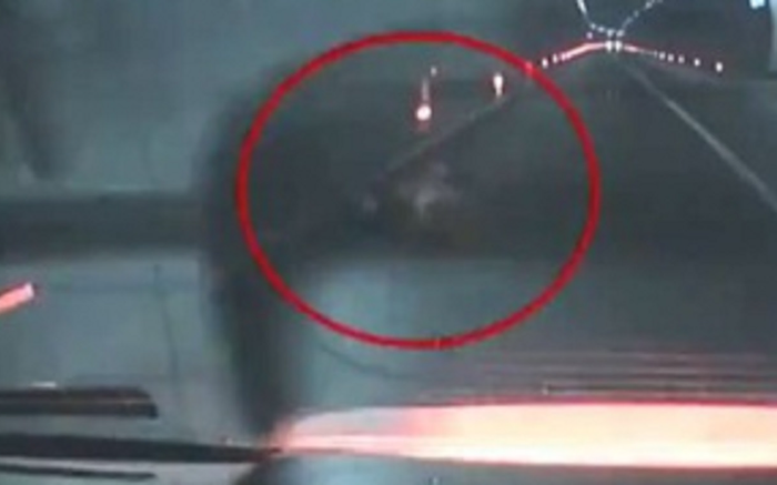 Sợ xét nghiệm COVID-19 không thể về quê ăn Tết, người đàn ông có hành động dại dột này trên đường cao tốc