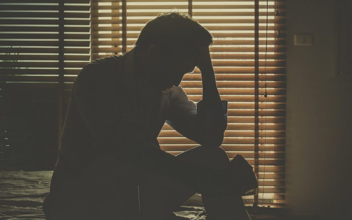 Tắm cho con gái 9 tuổi, người chồng phát hiện bí mật động trời về vợ