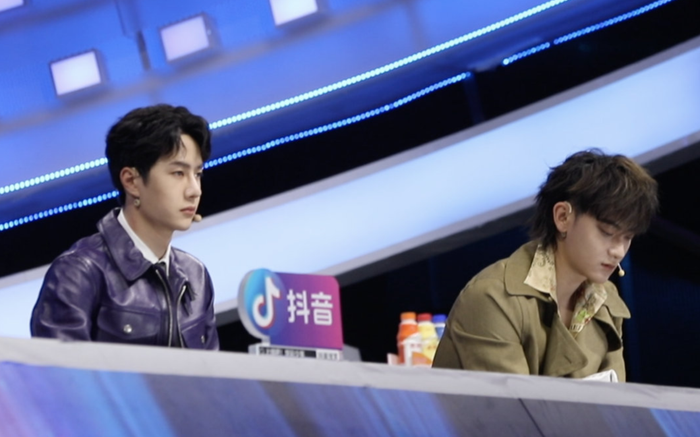 Vương Nhất Bác không thua kém Tiêu Chiến khi được CCTV mời về làm giám khảo khách mời