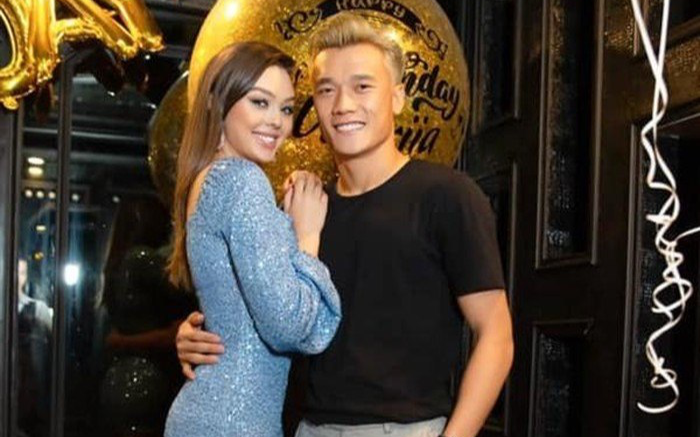 Bùi Tiến Dũng dắt bạn gái về ra mắt gia đình, fan hối thúc 'hãy nhanh chóng chốt đơn'