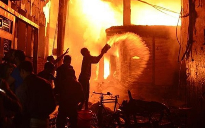 Xảy ra cự cãi với vợ, chồng tạt xăng châm lửa đốt nhà khiến 4 người bị bỏng nặng vào tối 28 Tết